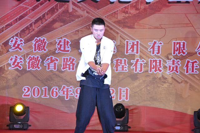 集团公司送文化下下层慰问演出在安徽路港沙颍河航道整治工程项目部举行
