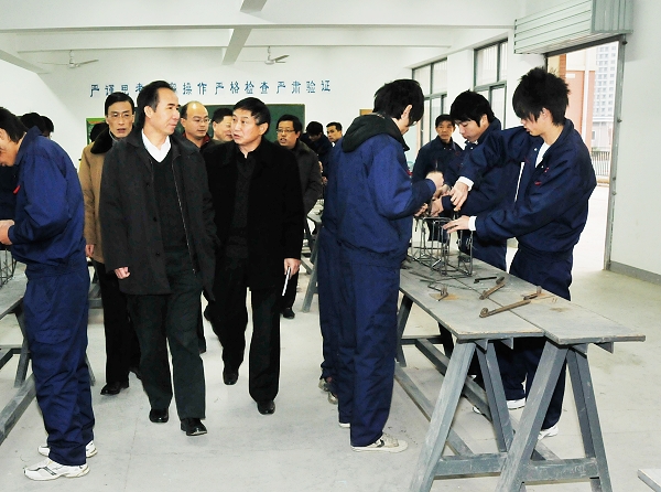 省教育厅厅长程艺莅临安徽建设学校调研