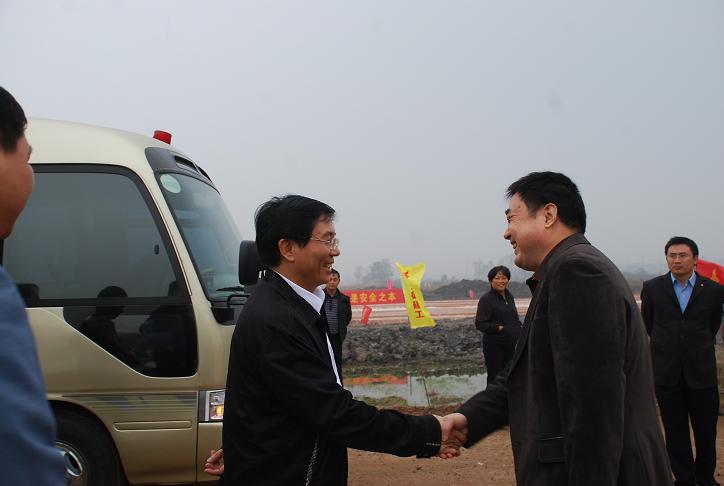 省委副书记孙金龙视察365英国上市江南集中区凤鸣大道工程