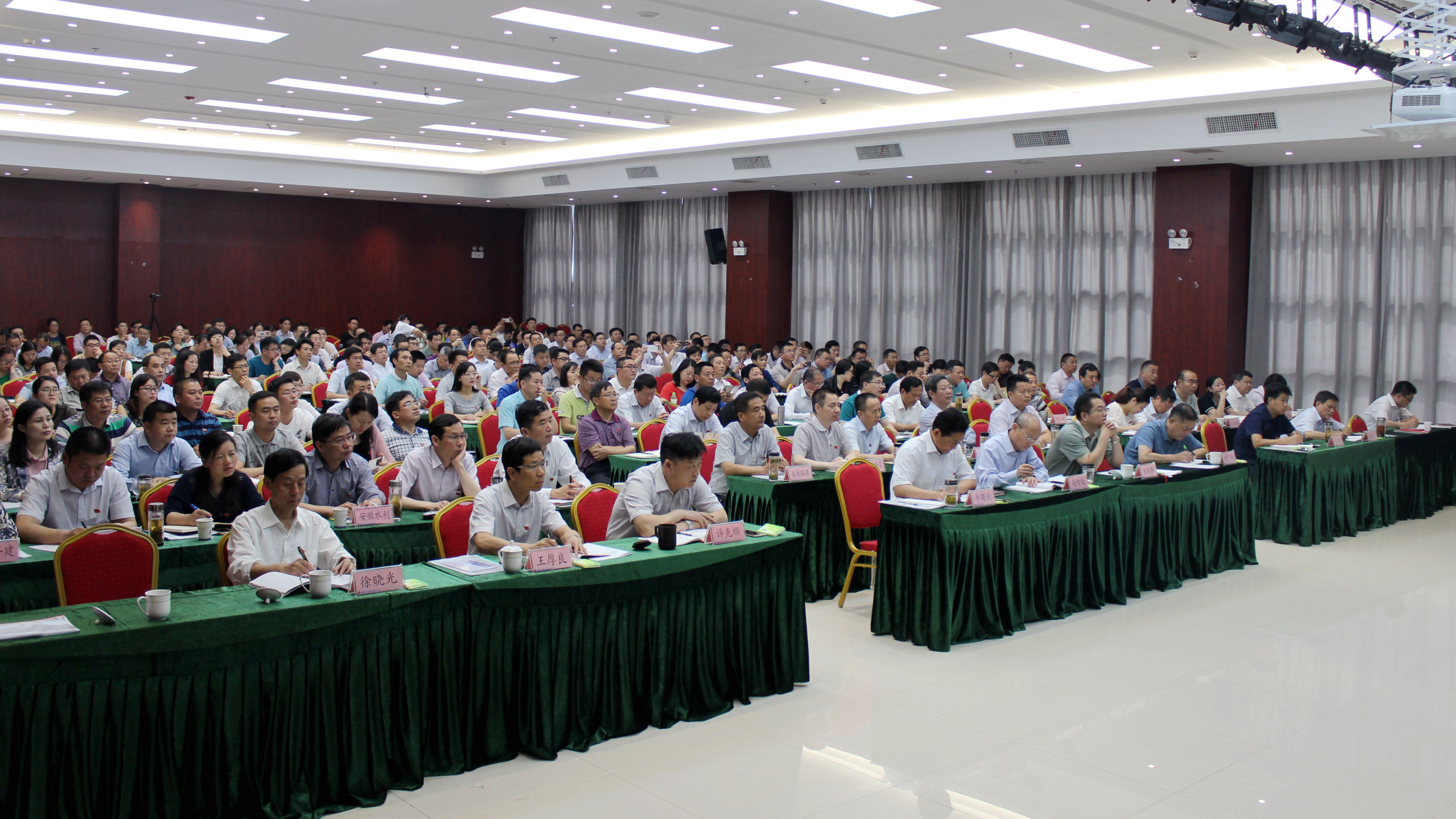 365英国上市举行党委中心组（扩大）学习会暨党支部书记培训班