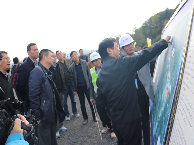 铜陵市政协主席古亚伟一行莅临安徽路港G347六标调研