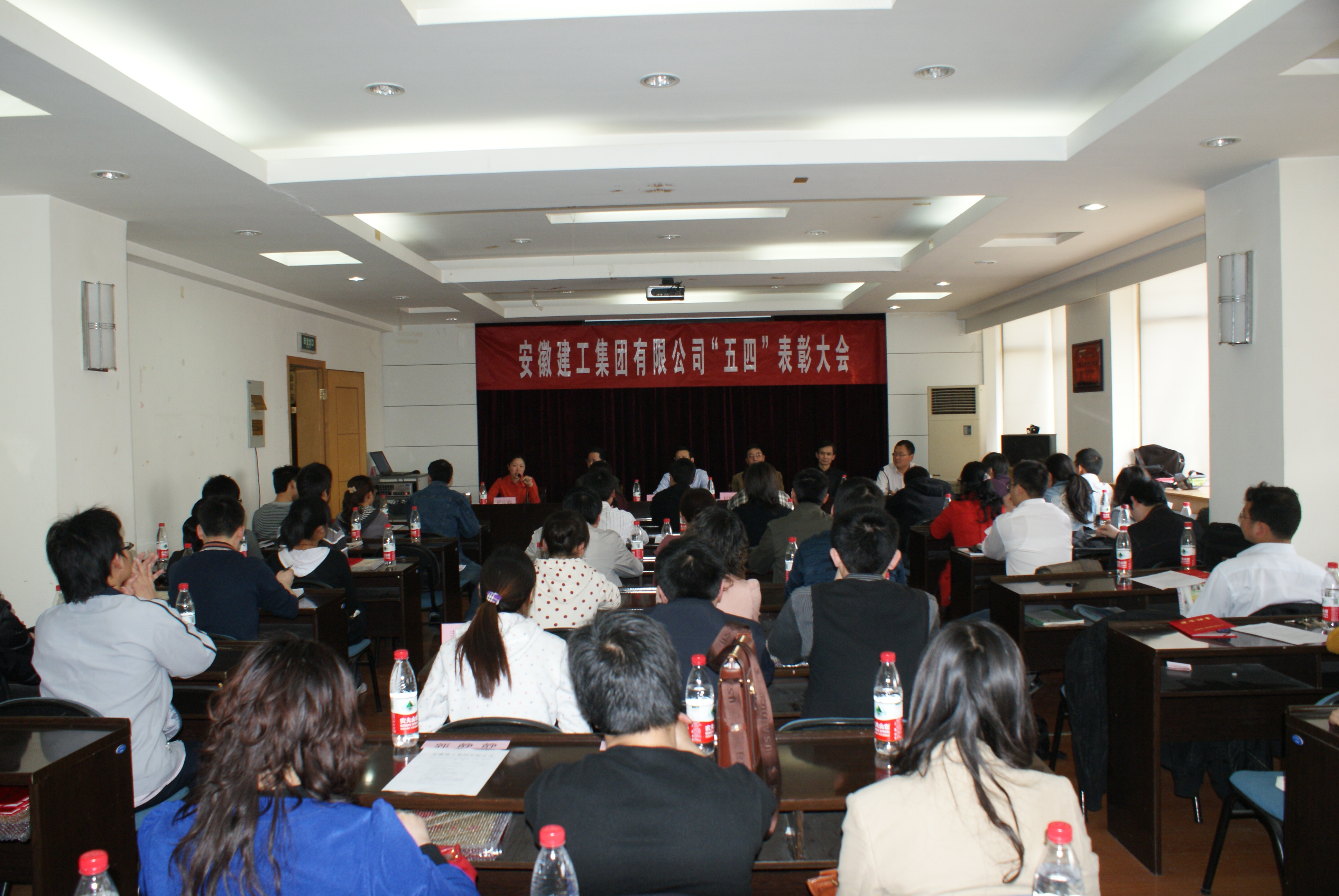 365英国上市团委召开“五&#8226;四”表扬大会