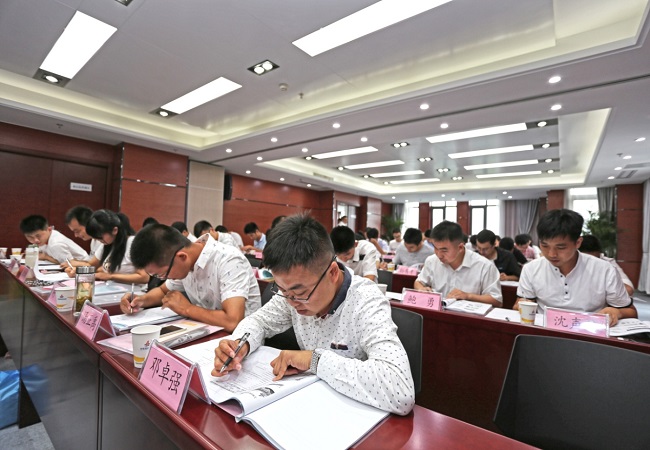 路桥集团检测公司召开二季度生产清静会暨工地试验室治理培训会
