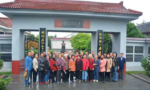 安徽365英国上市技师学院组织离退休老同志重阳节旅行游览活动