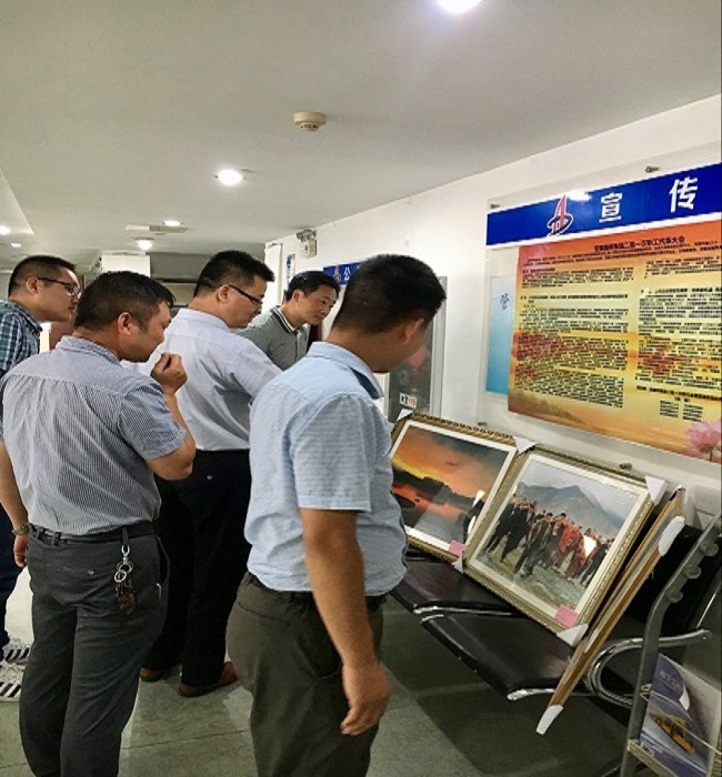 路桥集团举行“职工字画摄影展”活动