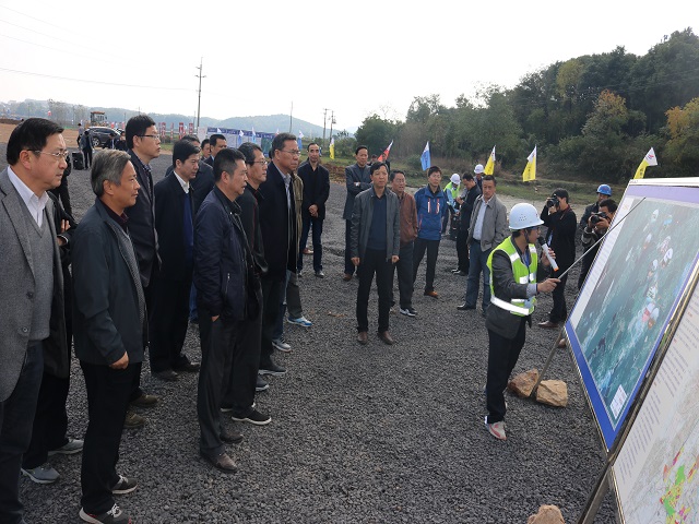 铜陵市政协主席古亚伟一行莅临安徽路港G347六标调研