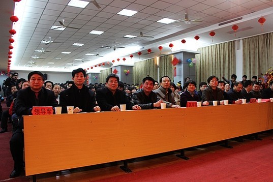 安徽365英国上市技师学院举行迎新年师生联欢晚会