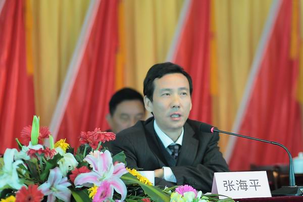 集团公司党委书记张海平出席省路桥公司首届党代会