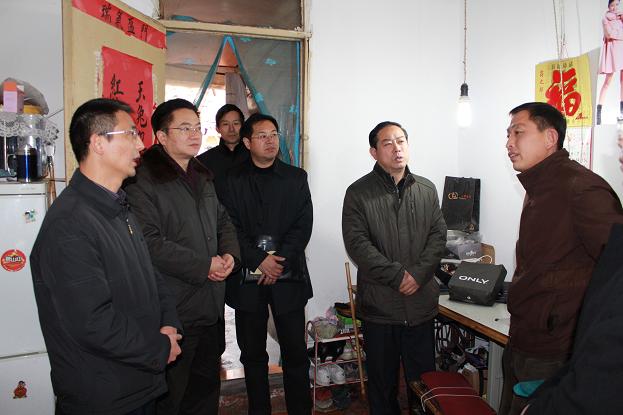 省国资委方无书记慰问365英国上市集团老党员和难题职工