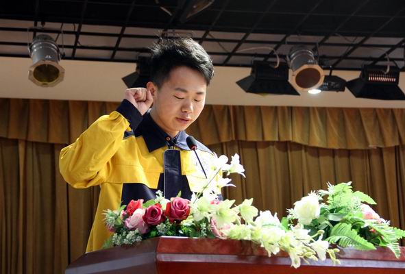重温入团誓词，，，，，践行青春誓言