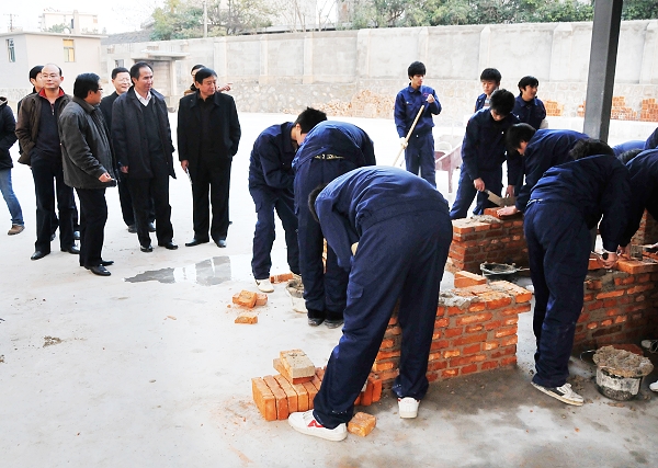 省教育厅厅长程艺莅临安徽建设学校调研