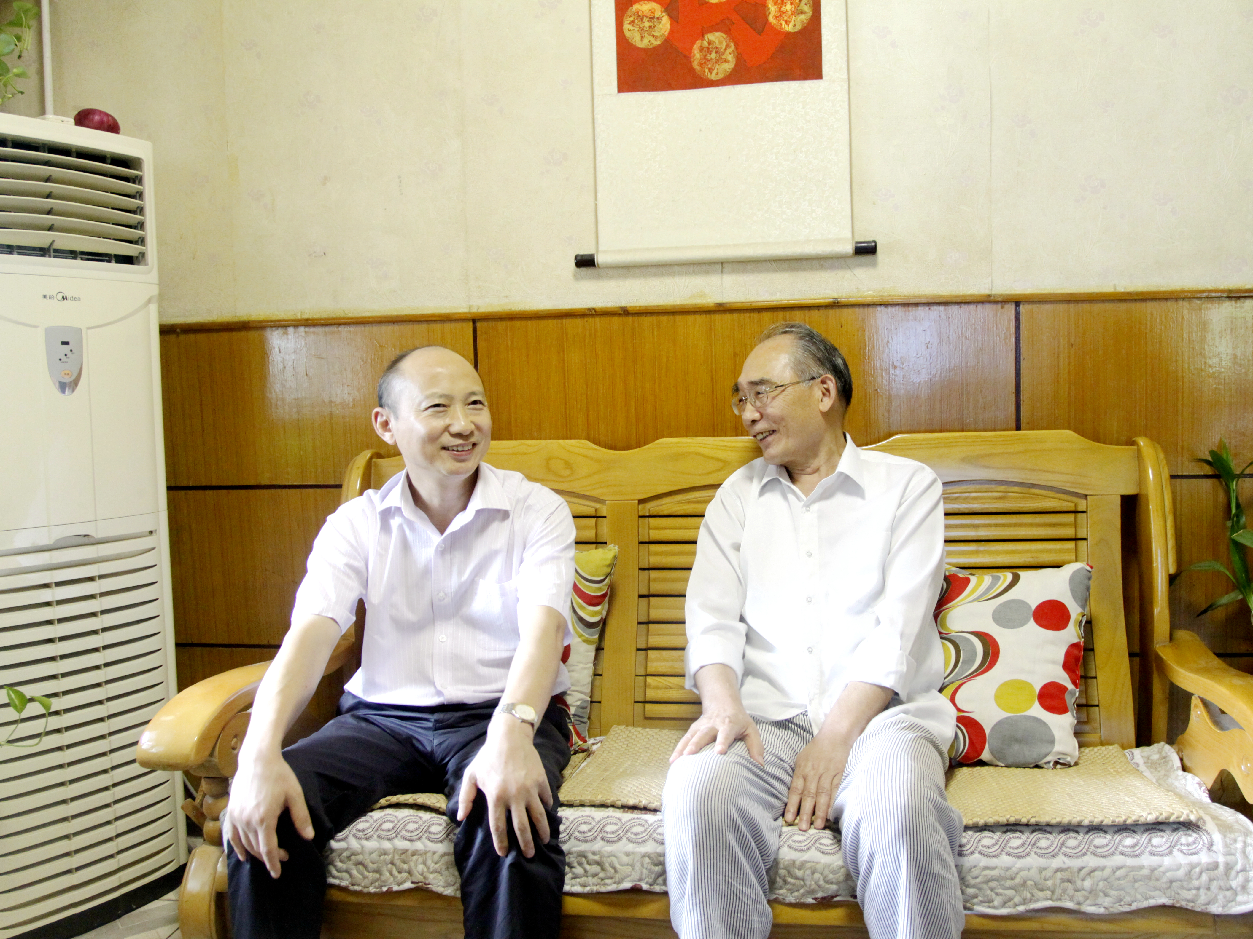集团公司党委书记、董事长赵时运慰问离退休老党员