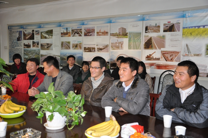 集团公司团委召开利比亚回国青年座谈会