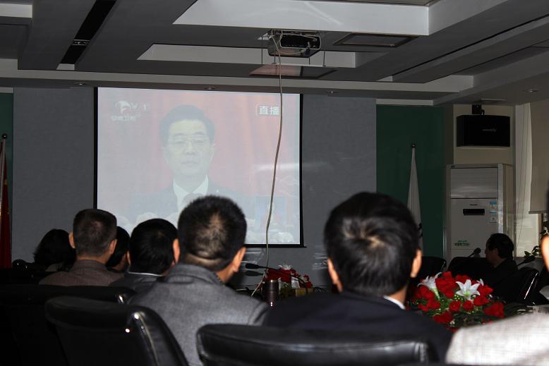 集团机关党委组织机关党员收看胡锦涛同志在中国共产党第十八次天下代表大会的报告直播