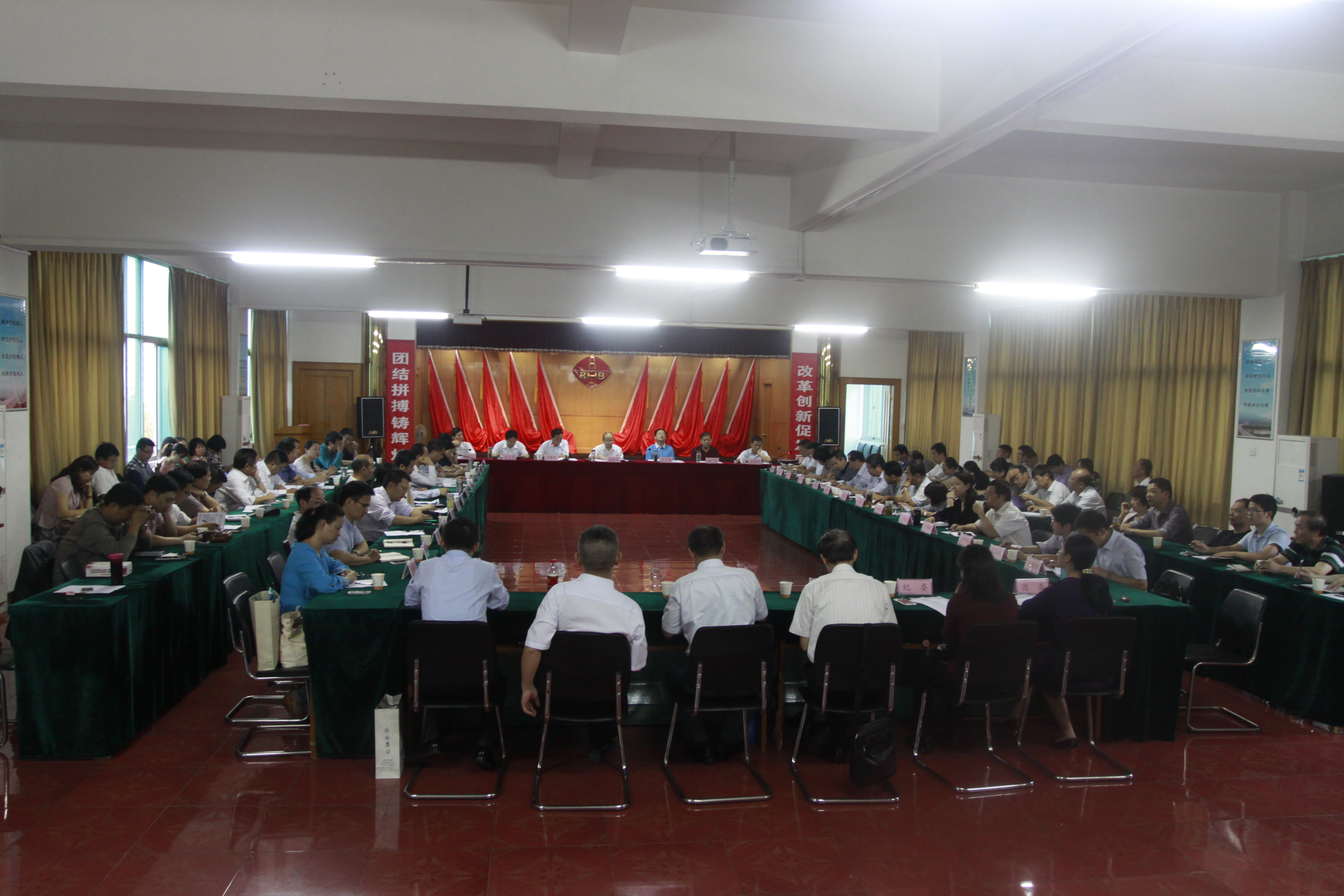 365英国上市召开宣传事情聚会暨四序度党群事情例会