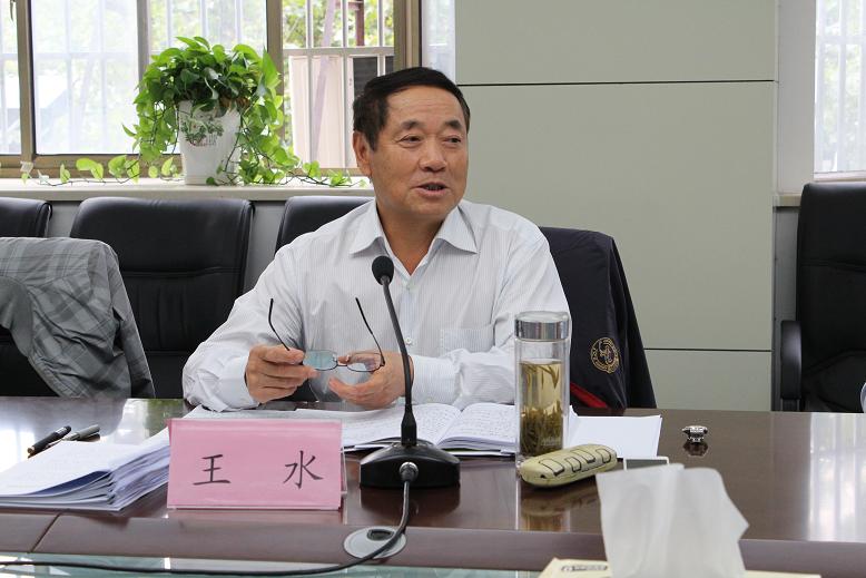 洞开心扉谈问题  积累生长正能量