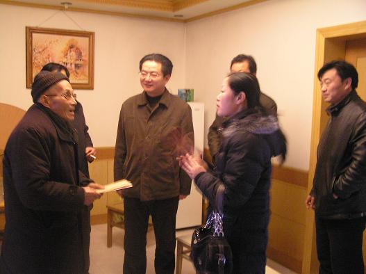 副总司理刘家静慰问省三建特困职工