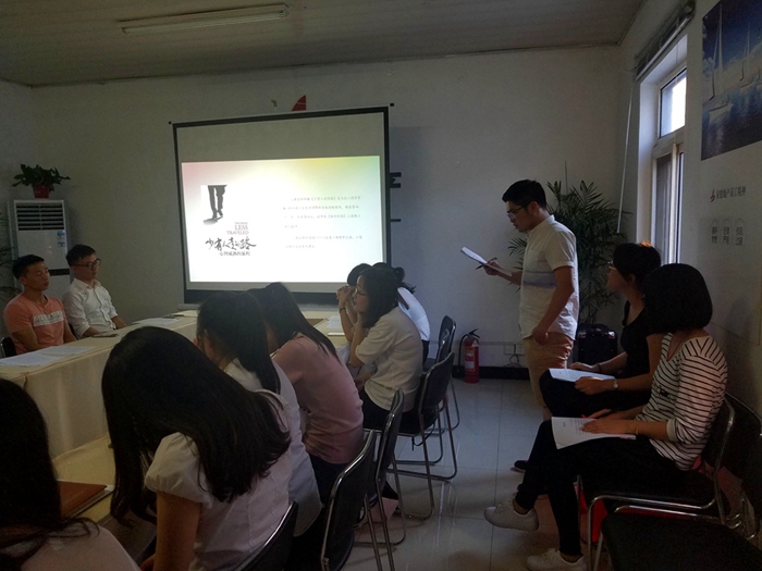 安建地产团委开展“共读一本书”系列学习活动