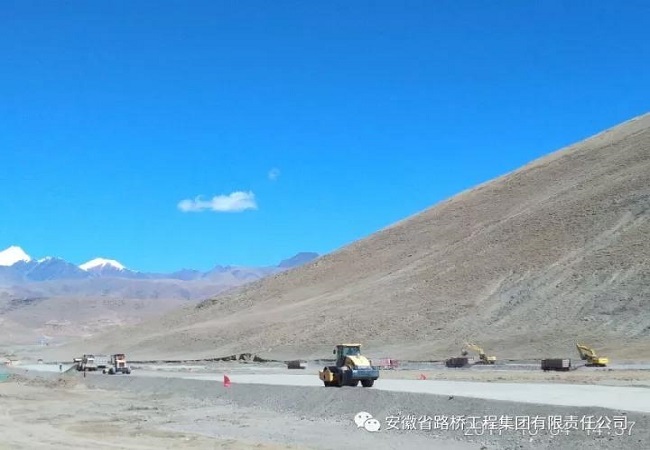 向双节时代奋战在施工一线的路桥集团员工们致敬