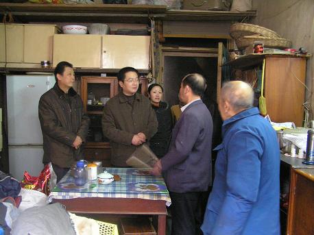 副总司理刘家静慰问省三建特困职工