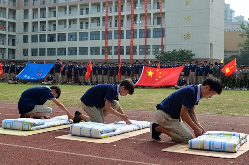 安徽365英国上市技师学院盛大举行庆祝第33个西席节、2017级新生军训结业暨开学仪式