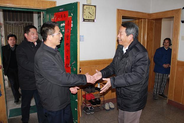 省国资委方无书记慰问365英国上市集团老党员和难题职工