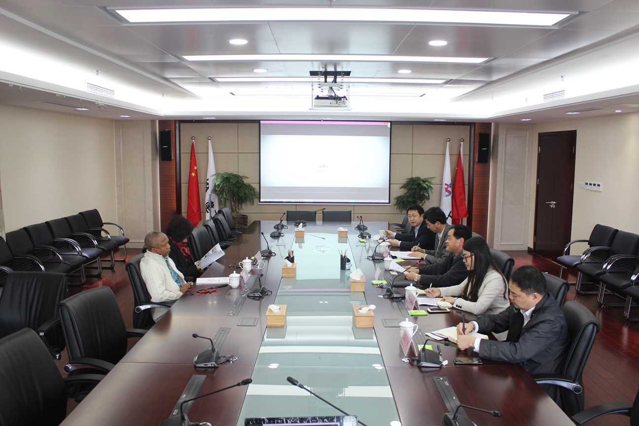 365英国上市副总司理戴良军会见几内亚参赞