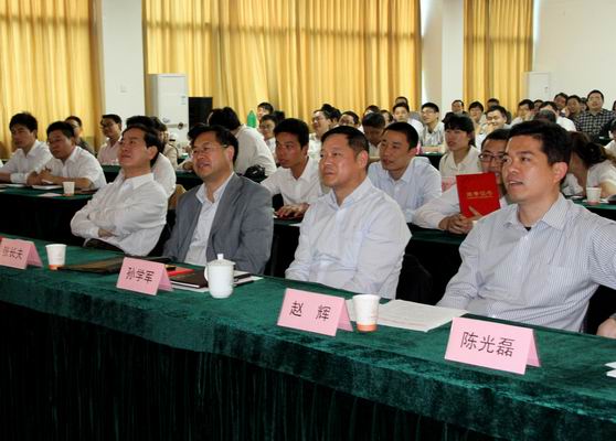 激扬青春  谱写新乐章