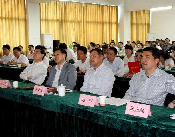 365英国上市团委召开五四表扬会