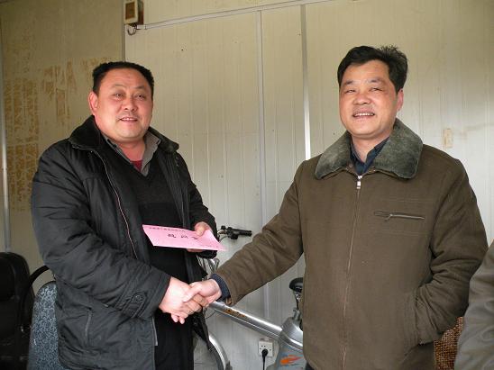 副总司理戴良军到省路桥公司慰问难题党员职工