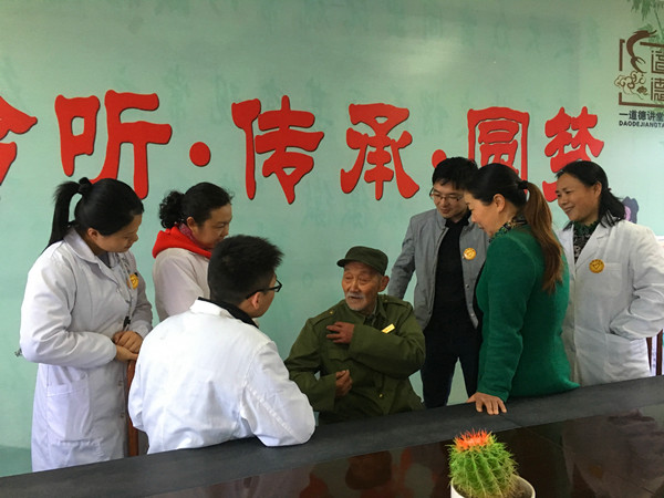 安徽三建青年自愿者走进庆幸院