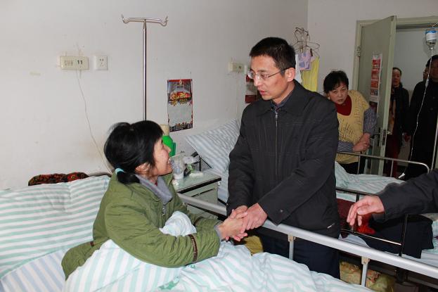 省国资委方无书记慰问365英国上市集团老党员和难题职工
