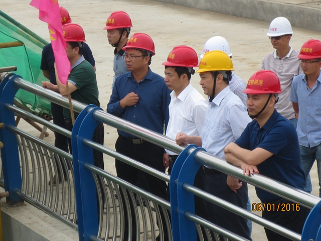 安徽港投集团总司理余正发一行莅临安徽路港杨桥船闸项目部检查指导事情