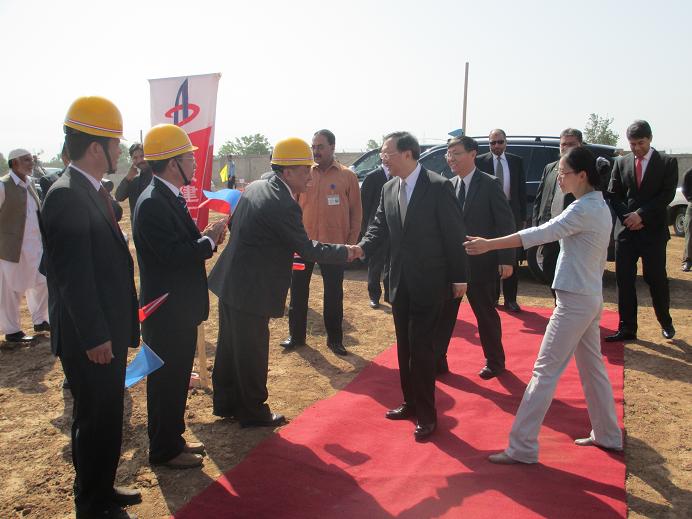 中外洋交部部长杨洁篪视察安徽365英国上市承建的驻巴基斯坦使馆项目