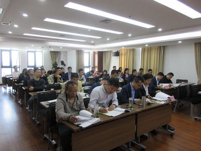 安建地产召开党委中心组理论学习（扩大）聚会暨党风廉政建设和反糜烂事情聚会