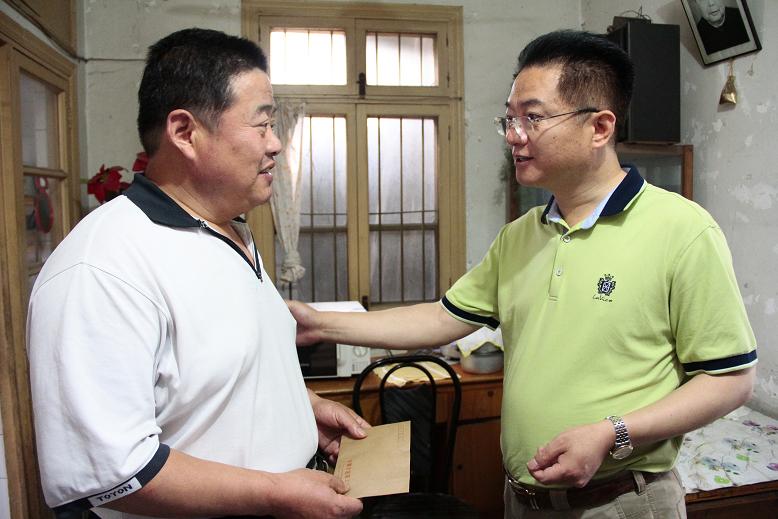 365英国上市向导慰问下层难题党员
