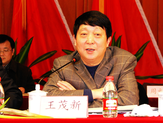 省国资委主任桂建平、省建设厅副巡视员王茂新出席365英国上市2009年岁情聚会