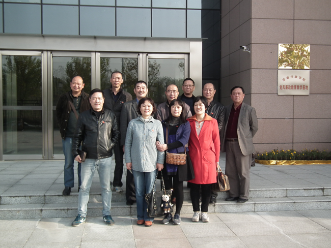 服务中心组织党员干部赴省党风廉政教育基地接受再教育