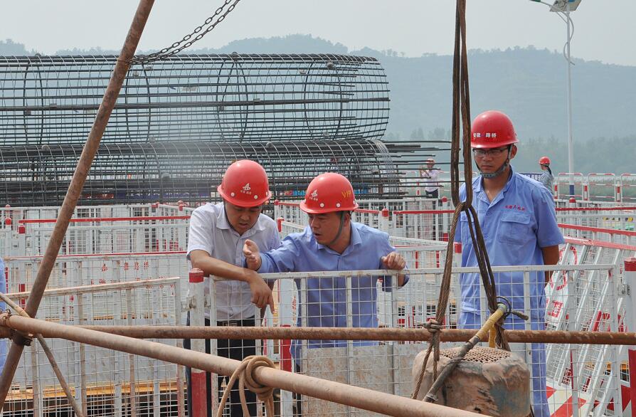 集团向导高度重视安徽路桥公司济洛西黄河特大桥建设