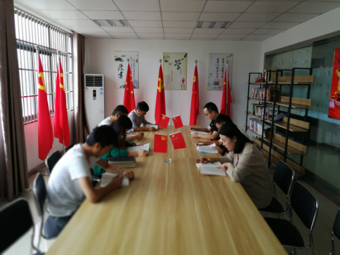 安建地产团委开展“共读一本书”系列学习活动