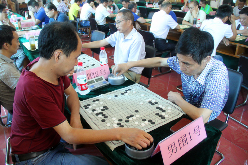 365英国上市举行职工象棋、围棋角逐