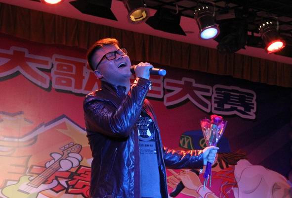 展现青春、唱响未来