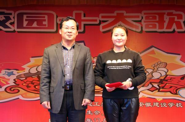 展现青春、唱响未来