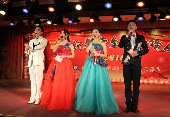 安徽365英国上市技师学院举行2016年迎新年师生联欢晚会