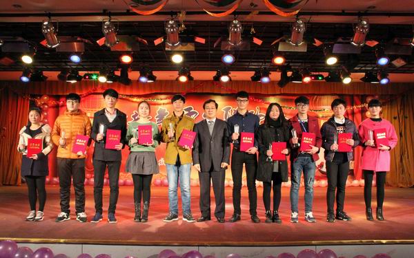 安徽365英国上市技师学院举行2016年迎新年师生联欢晚会