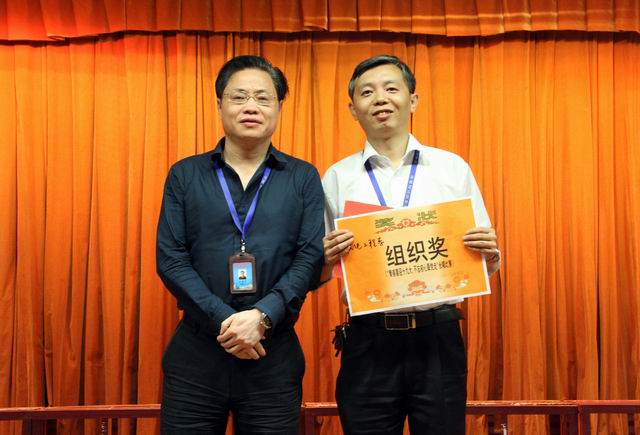 调解巨细 9、任建设副院长给机电工程系揭晓组织奖.jpg