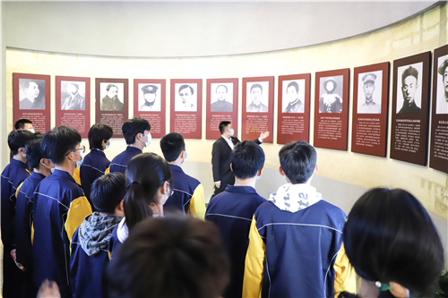 思念先烈志 立功新时代——安徽365英国上市技师学院开展主题团日活动