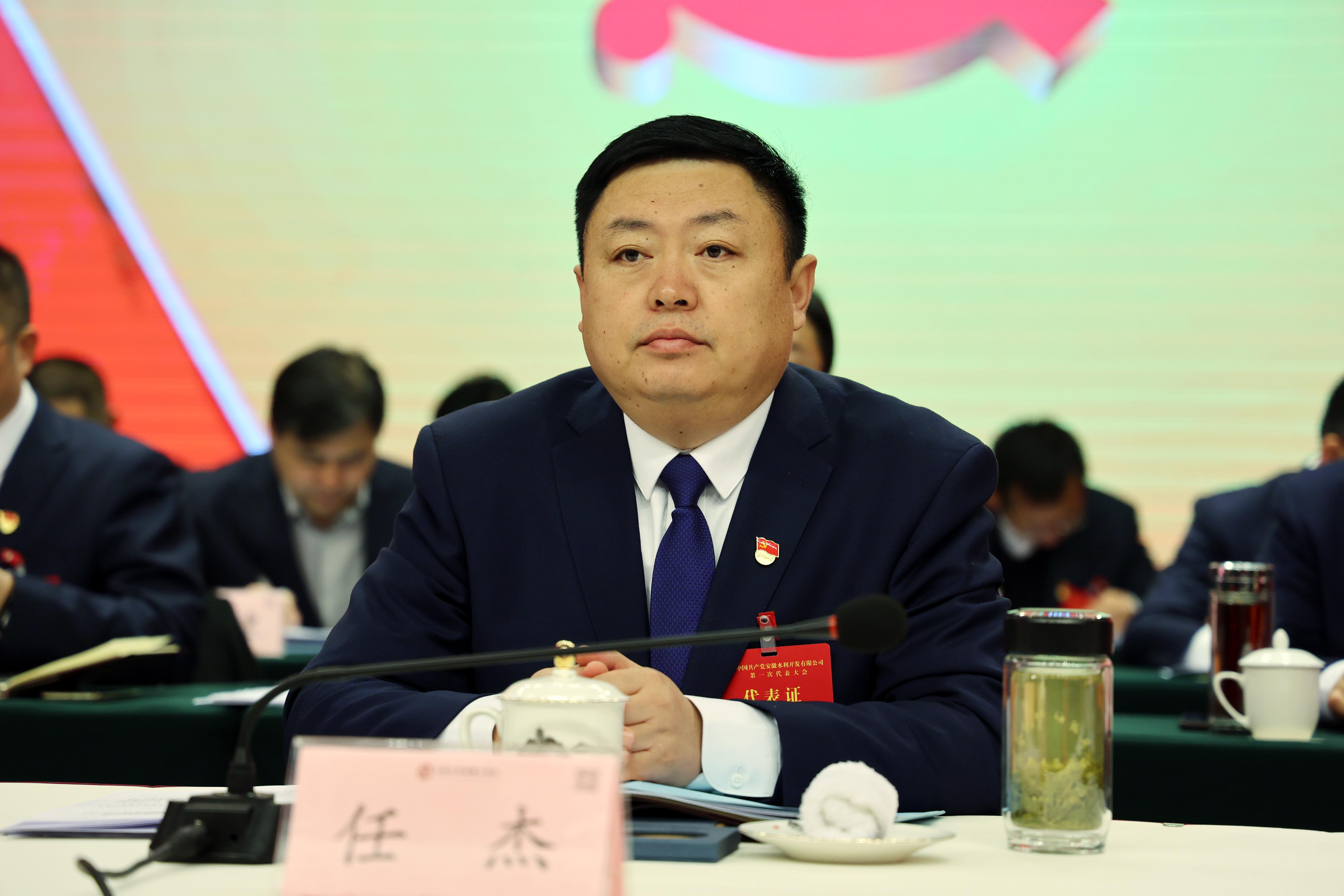任杰主持聚会.jpg