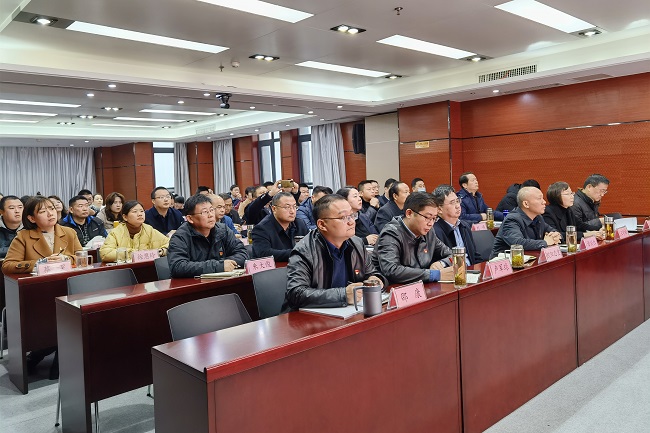 路桥集团举行学习贯彻党的十九届六中全会精神暨党支部书记培训班