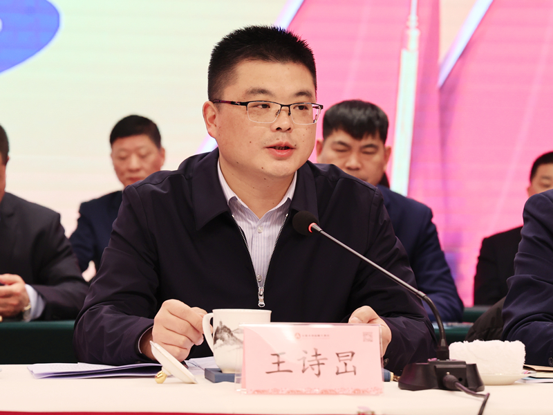 王诗旵_副本.jpg